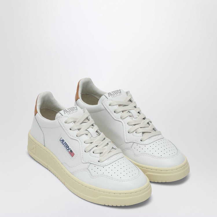 AUTRY Medalist sneakers in white/sand leather